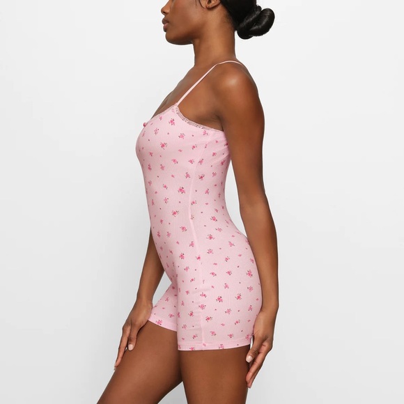 Last Chance! SKIMS Soft Lounge Lace Onesie - Picture 6 of 8
